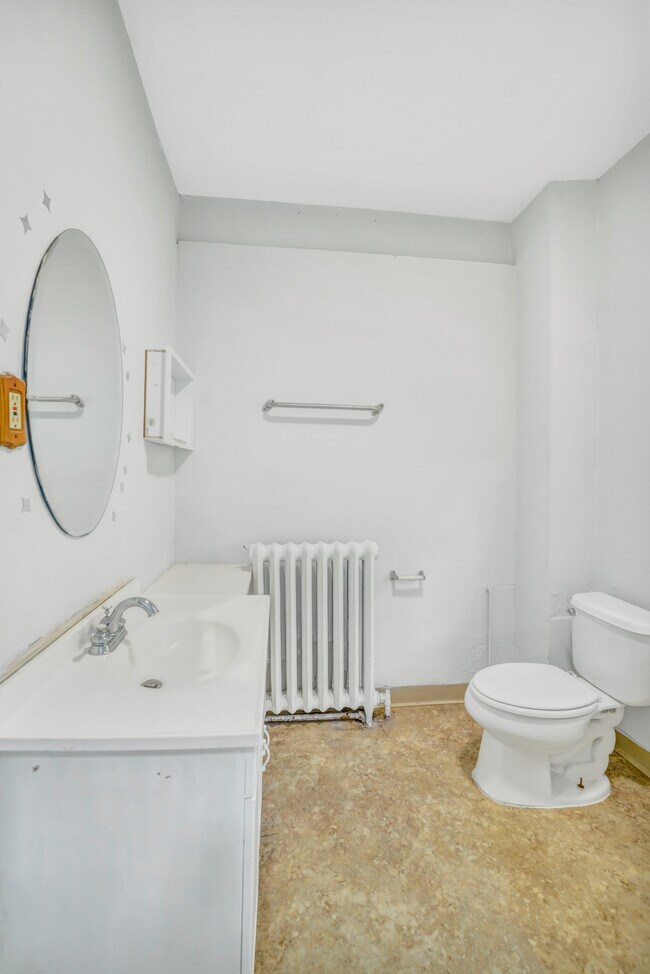 Building Photo - 4 Templeton St