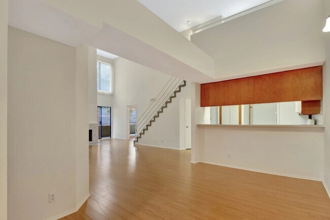 Interior Photo - 1619 Bentley Avenue,