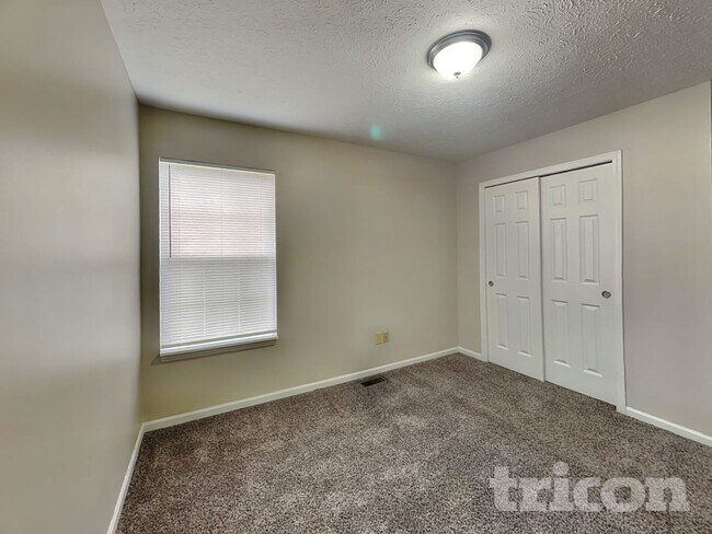 Building Photo - 6422 Coconut Ct