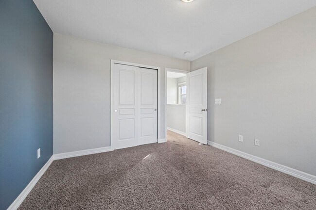 Building Photo - 6914 Dusty Miller Way
