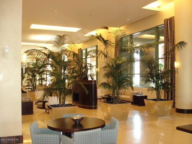 Building Photo - 1431 Riverplace Blvd