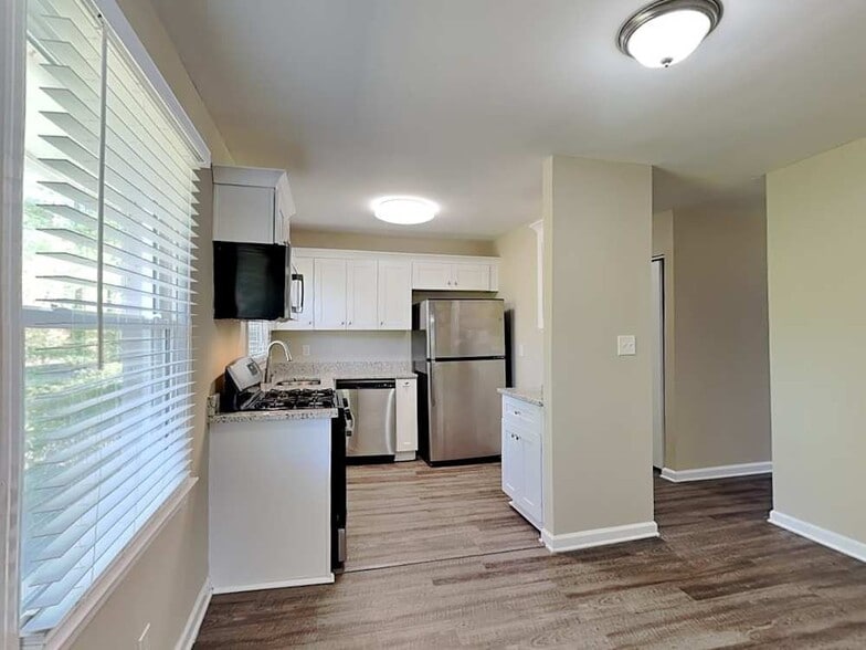 Building Photo - 277 Rocking Hill Dr SW