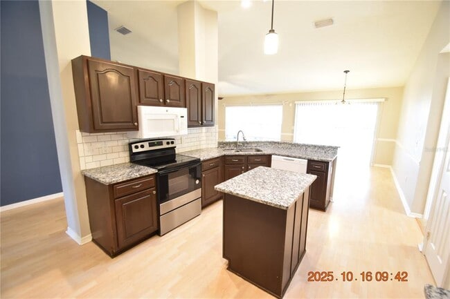 Building Photo - 2712 Falling Leaves Dr