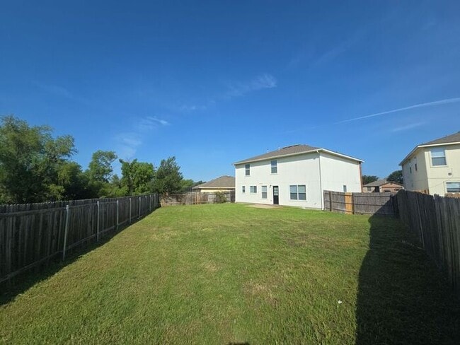 Building Photo - Spacious 4-Bedroom Home with Large Backyar...