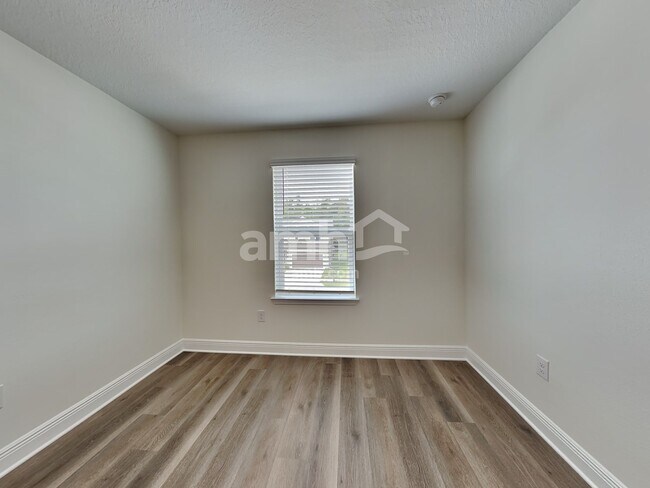 Building Photo - 27243 St Andrews Ave