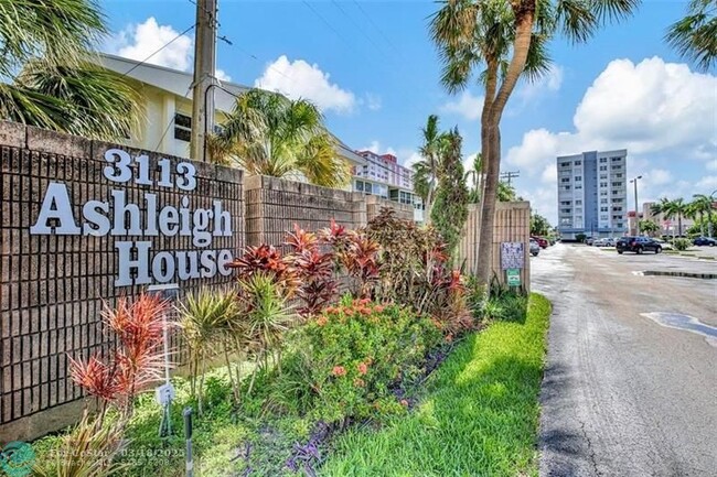 Building Photo - 3113 S Ocean Dr