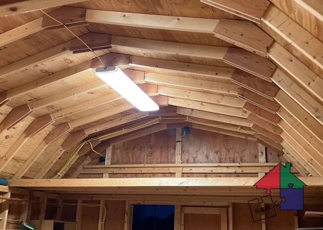 Building Photo - Your Dream Home Awaits: Spacious 3-Bedroom...