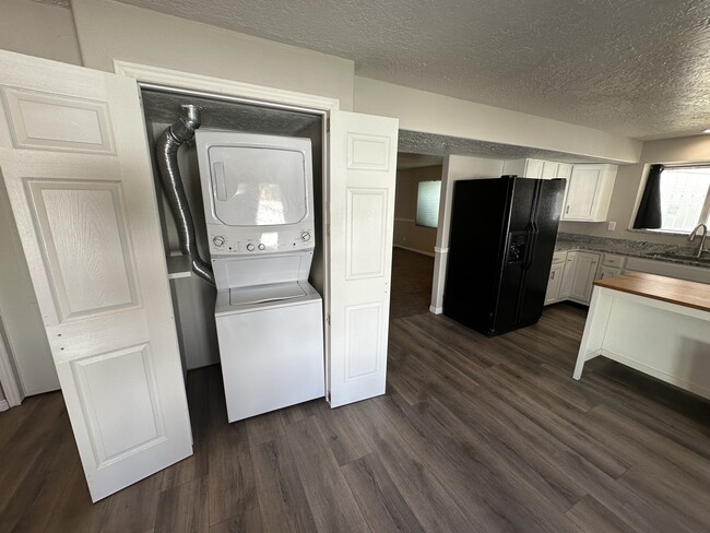 Building Photo - Lehi 625 House