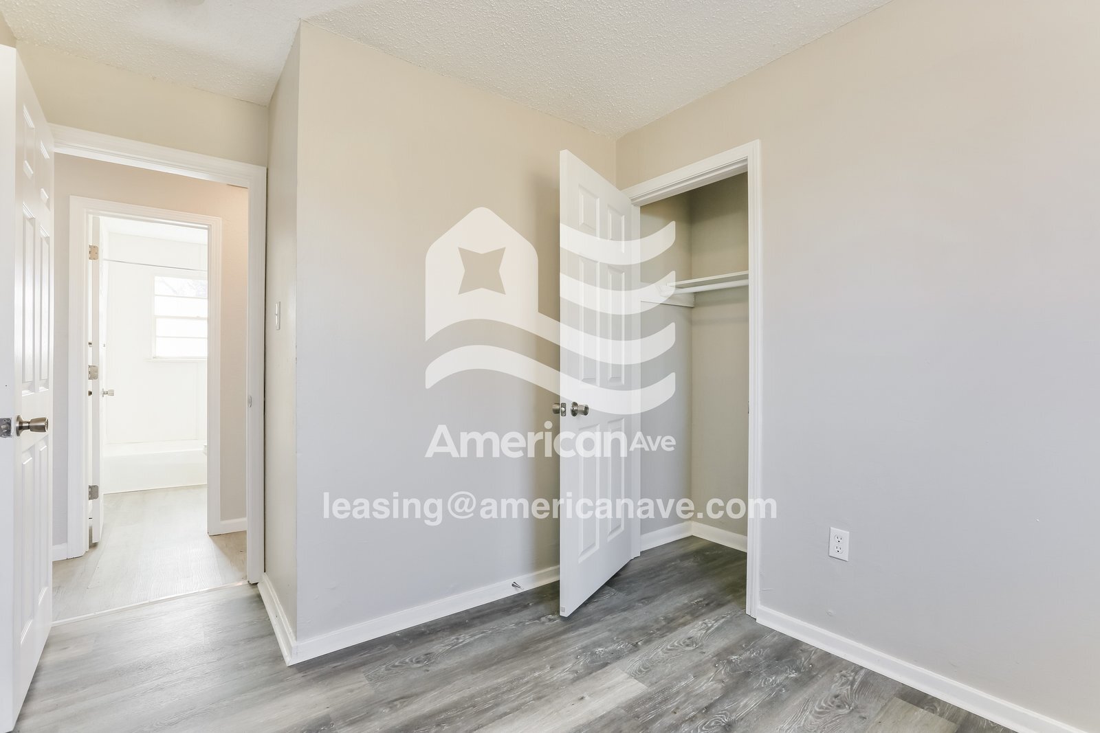 Building Photo - 1001 King St