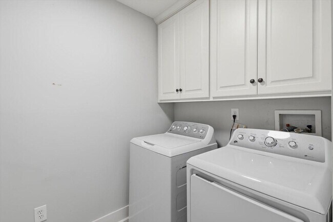 Building Photo - 117 McCree Dr