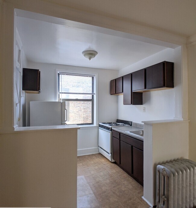 Building Photo - 2330 N Spaulding Ave