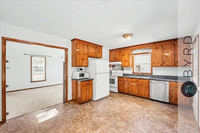 Building Photo - 5961 Sara Kay Dr