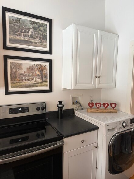 Building Photo - 300 Chestnut Hill Rd