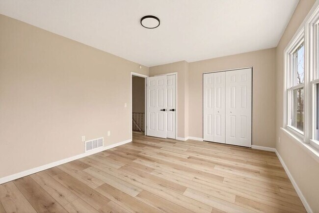 Building Photo - 14 Elm St