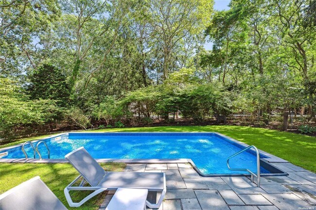 Building Photo - 60 Aspatuck Rd