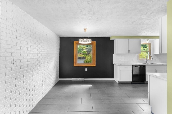 Building Photo - 3961 New Rd