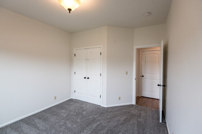 Building Photo - 2743 Spruce Dr
