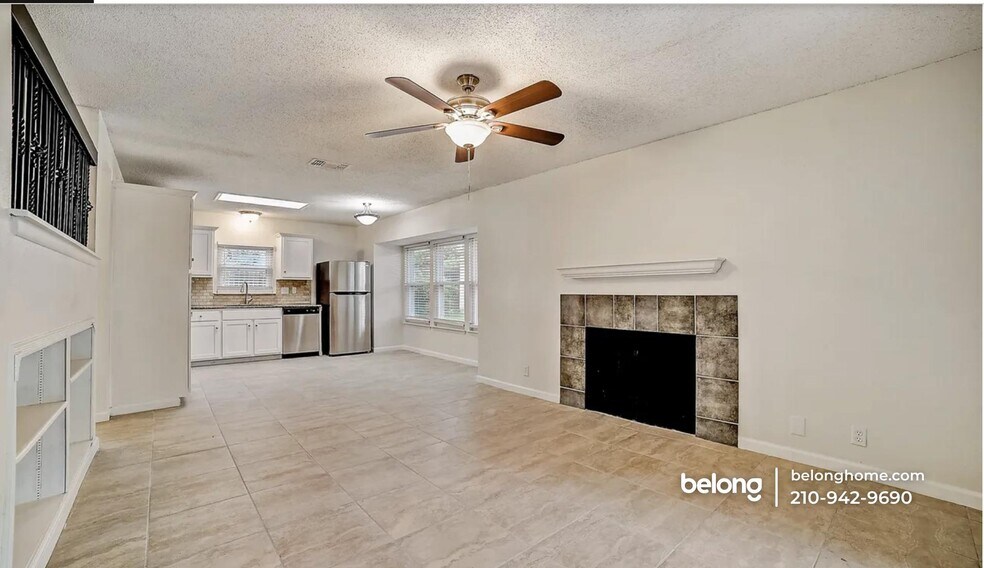 Building Photo - 9710 Fortune Ridge Dr