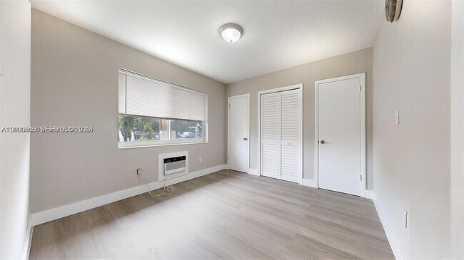 Building Photo - 891 SW 5th St