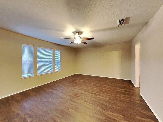 Building Photo - 4135 President's Dr S