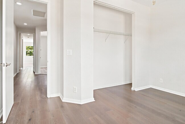 Building Photo - 207 Isle Verde Way