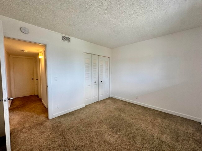 Building Photo - 1501 Crescent Cir