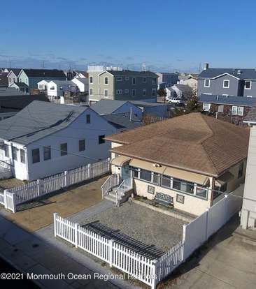 Building Photo - 208 Carteret Ave