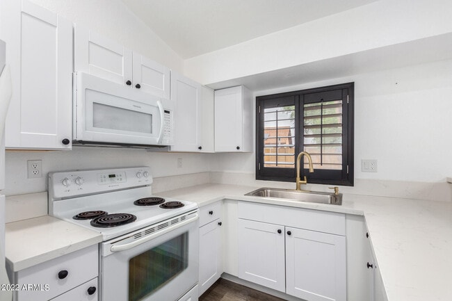 Building Photo - 19 W Piute Ave