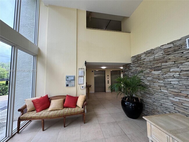 Building Photo - 1350 NW 8th Ct