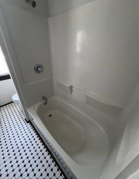 Building Photo - 48 Riverview Pl