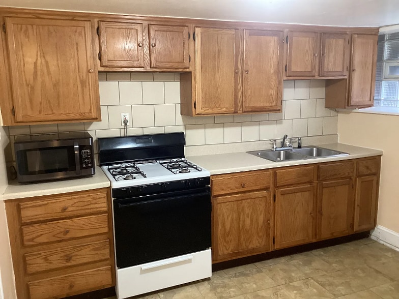 Building Photo - 4423 S Indiana Ave