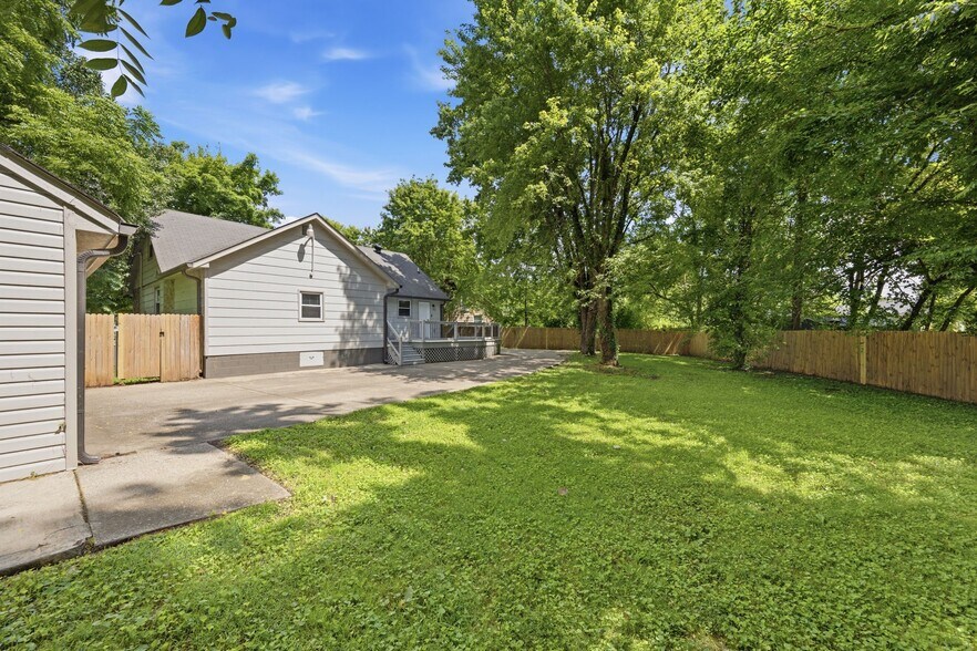 Building Photo - 609 Jay Ct
