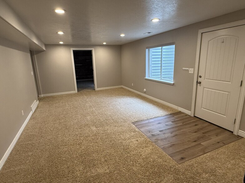 Building Photo - 275 N 600 E