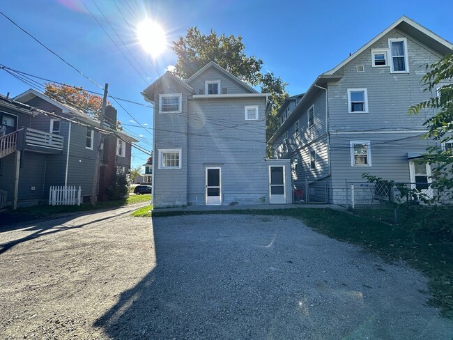 Building Photo - 336-338 W Wesley St