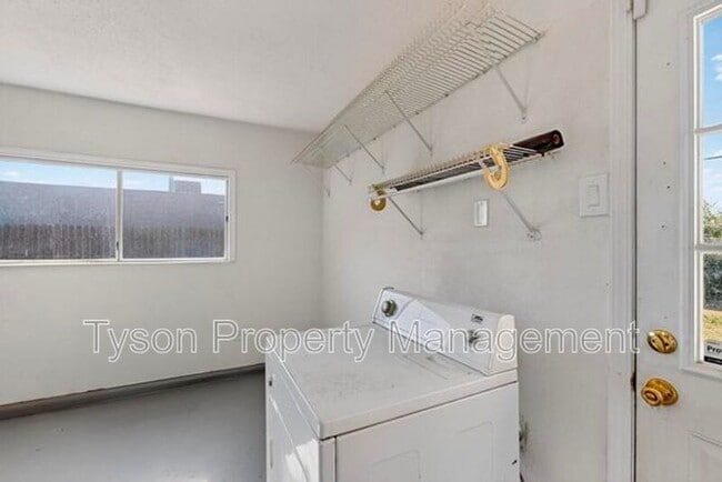 Building Photo - 5932 Avenida La Barranca NW