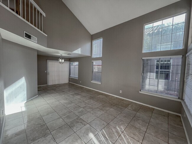 Building Photo - Spacious 4-Bedroom Home in Prime Green Val...