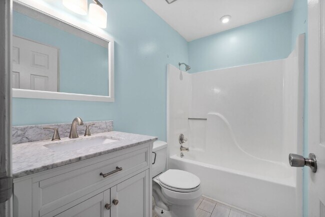 Building Photo - 1026 Foxmoor Dr