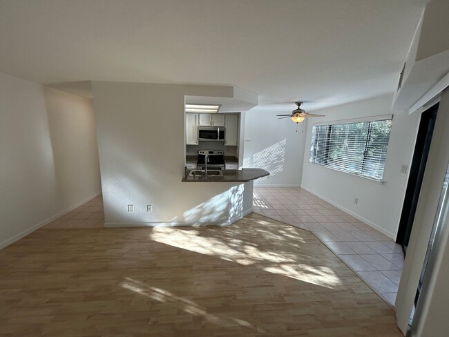 Building Photo - Gorgeous move-in-ready, 2 bedroom/2 bathro...