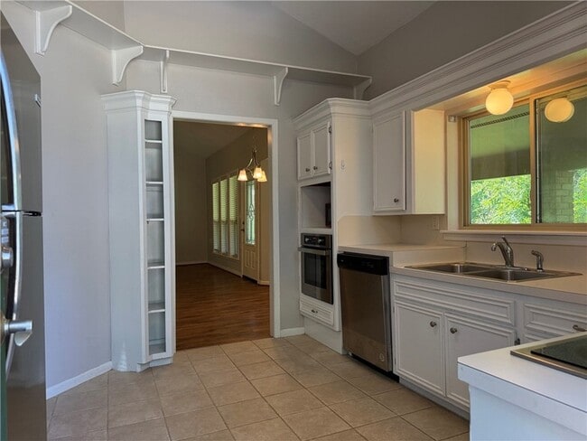 Building Photo - 6015 Los Robles Dr