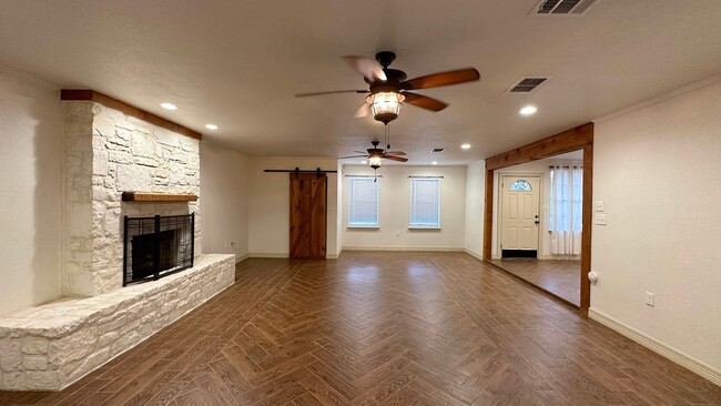 Building Photo - China Grove 4 bedroom, 3 bathroom