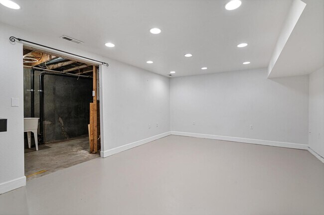 Building Photo - Inviting, remodeled 3-bdr/1.5-bath in Division/Hawthorne duplex—Privacy, A/C, parking, & storage