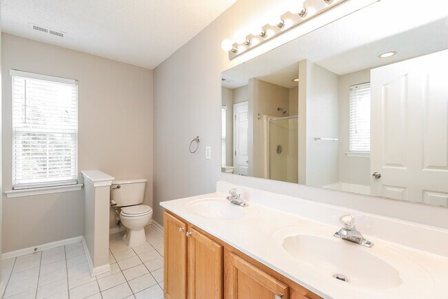 Building Photo - 15239 Pangborn Pl