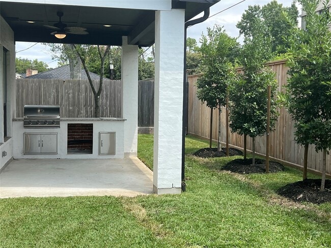Building Photo - 626 Attingham Dr