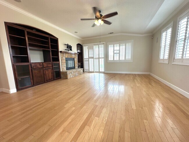 Building Photo - Beautiful 3-bedroom home in the heart of Manteca