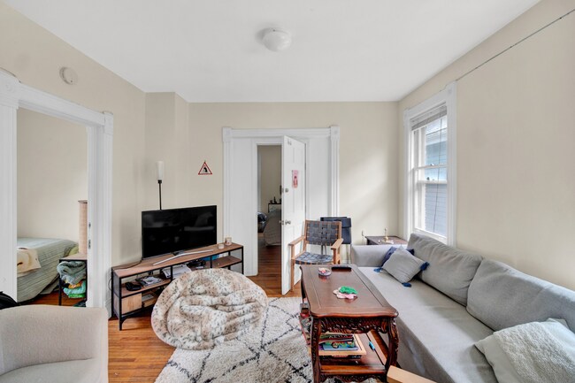 Building Photo - 2018 Pratt Ct