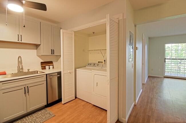 Building Photo - 285 Hildred Dr