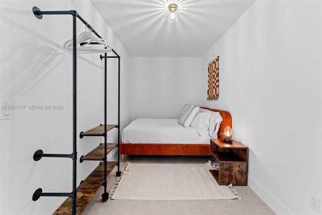 Building Photo - 1144 SW 4th St