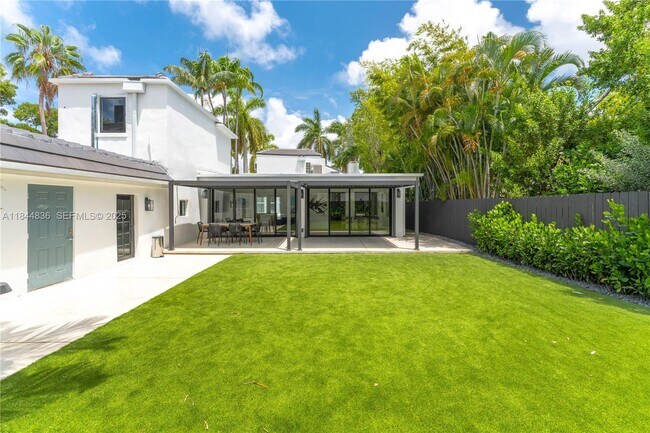 Building Photo - 1826 Fairhaven Pl