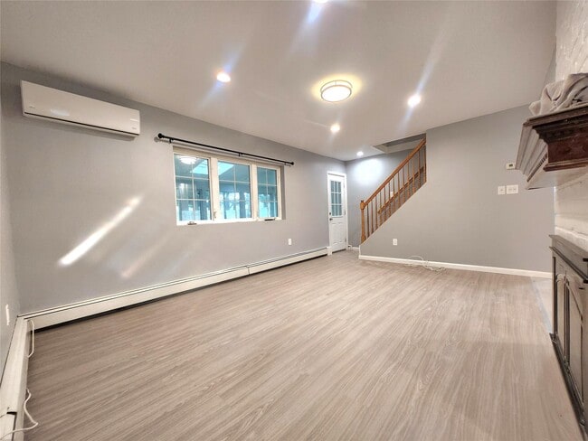 Building Photo - 18 Bamboo Ln