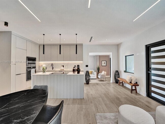 Building Photo - 2066 NE 174th St